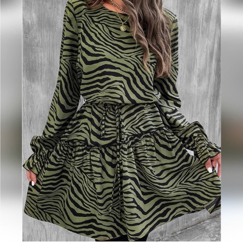 Cupshe Green and Black Zebra Long Sleeve Dress